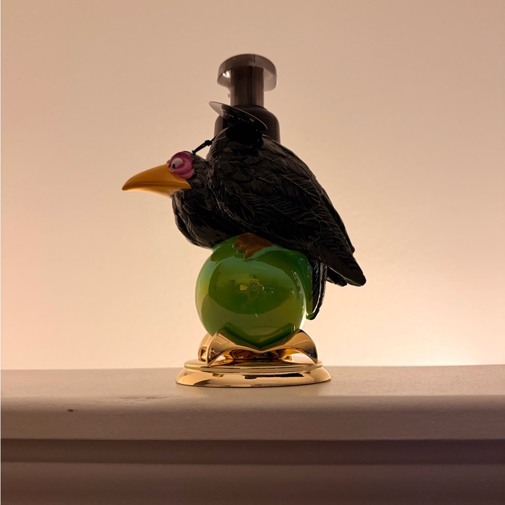 Maleficent Diablo Raven Soap Dispenser Bath & Body Works x Disney Villians - Picture 4 of 8